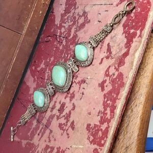 Beautiful faux turquoise bracelet DZ